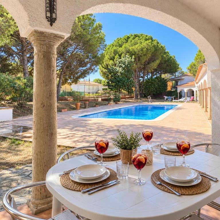Casa Confortable con Gran Piscina Comunitaria y Jardín en L'Escala - HISP-7-6 - Villa - 6