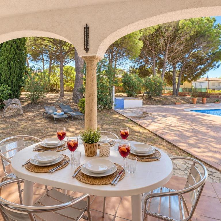 Casa Confortable con Gran Piscina Comunitaria y Jardín en L'Escala - HISP-7-6 - Villa - 7