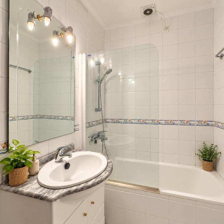 Casa Confortable con Gran Piscina Comunitaria y Jardín en L'Escala - HISP-7-6 - Villa - 23