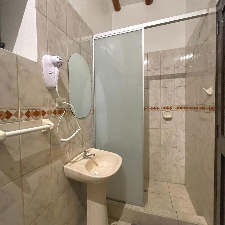 Hotel Sagrada Tierra Ollantaytambo - Quadruple Room with Mountain View - 8