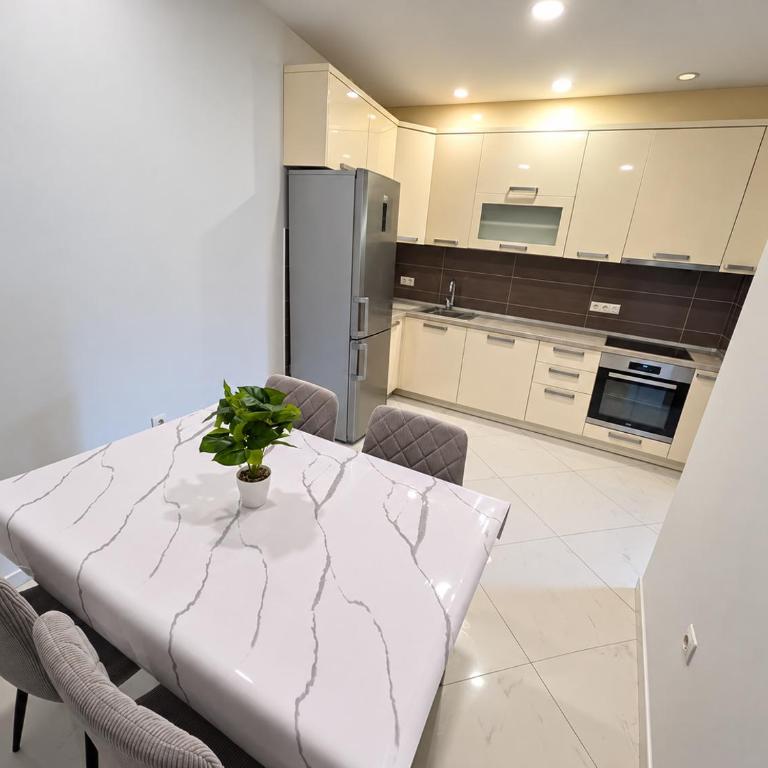 The One Apartment - Two-Bedroom Apartment with Balcony - 2