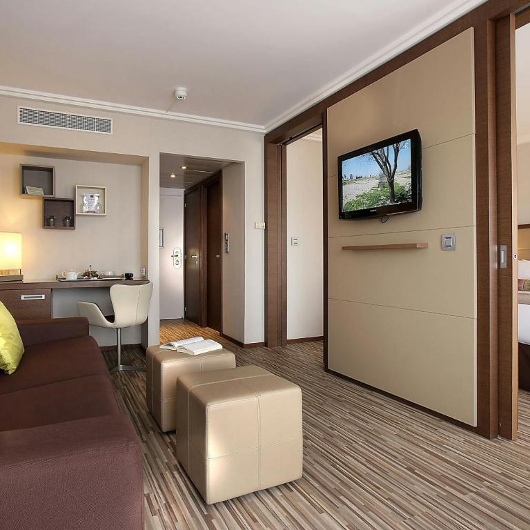 AC Hotel by Marriott Ambassadeur Antibes - Juan Les Pins - Suite avec Balcon - Vue sur Ville - 3