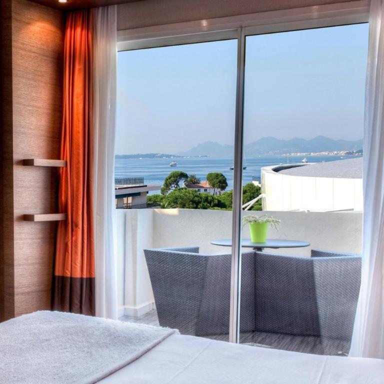 AC Hotel by Marriott Ambassadeur Antibes - Juan Les Pins - Chambre Double avec Balcon - Vue Partielle sur Mer - 5