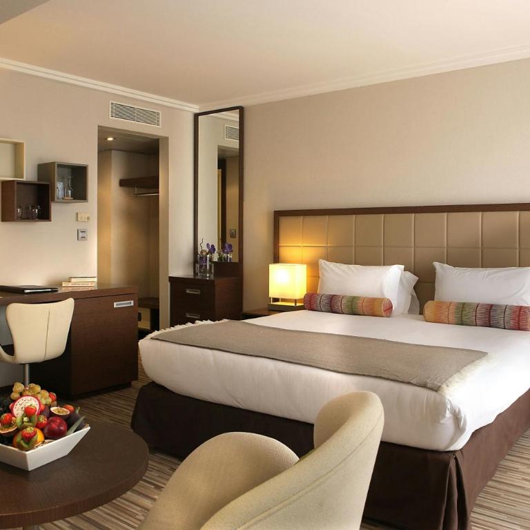 AC Hotel by Marriott Ambassadeur Antibes - Juan Les Pins - Suite avec Balcon - Vue sur Ville - 1