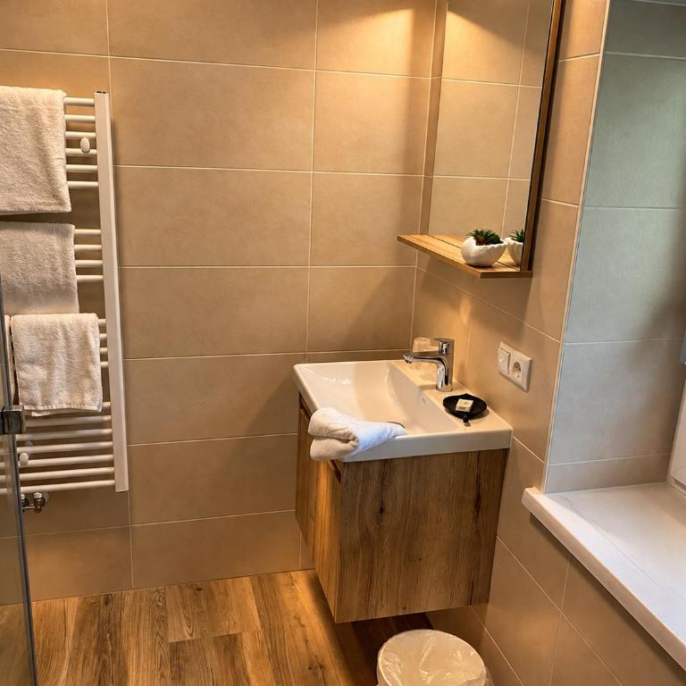 Im Kurpark - Doppelzimmer mit Balkon - 15