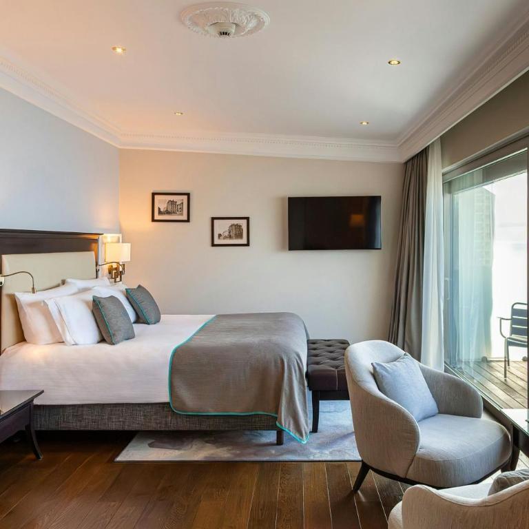 Grand Hotel Suisse Majestic, Autograph Collection - Executive Junior Suite mit Queensize-Bett und Seeblick - 1