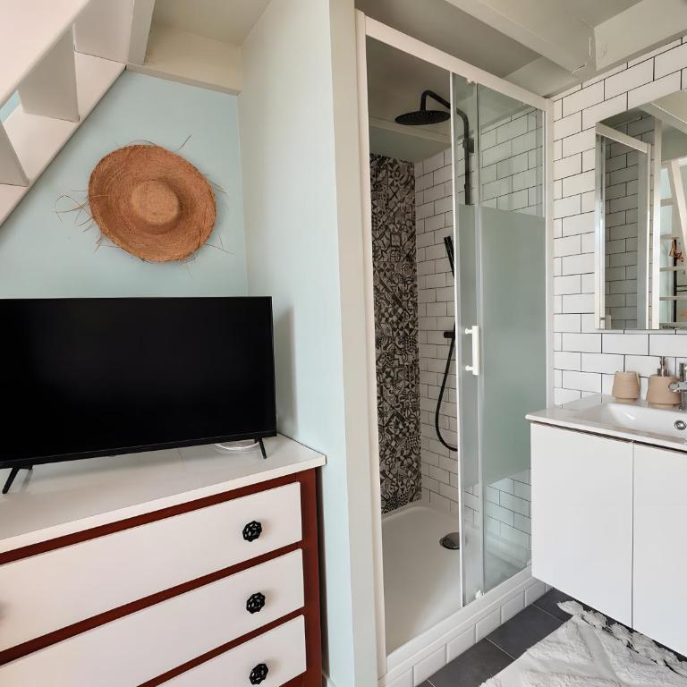 L'étoile du vieux port - Chambre Quadruple avec Douche - 11