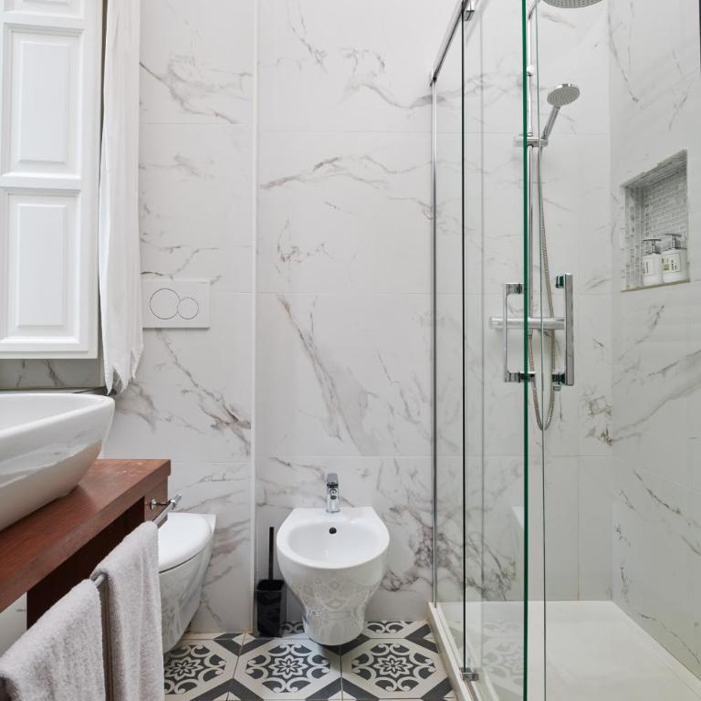 Palm Gallery Hotel - Standard King Room - 1