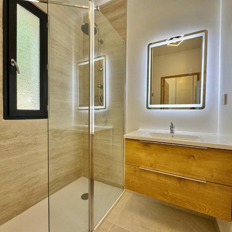 Mas des oliviers - One-Bedroom Apartment with Pool View - 5