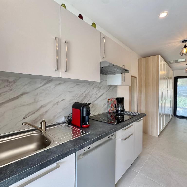 Mas des oliviers - One-Bedroom Apartment with Pool View - 9