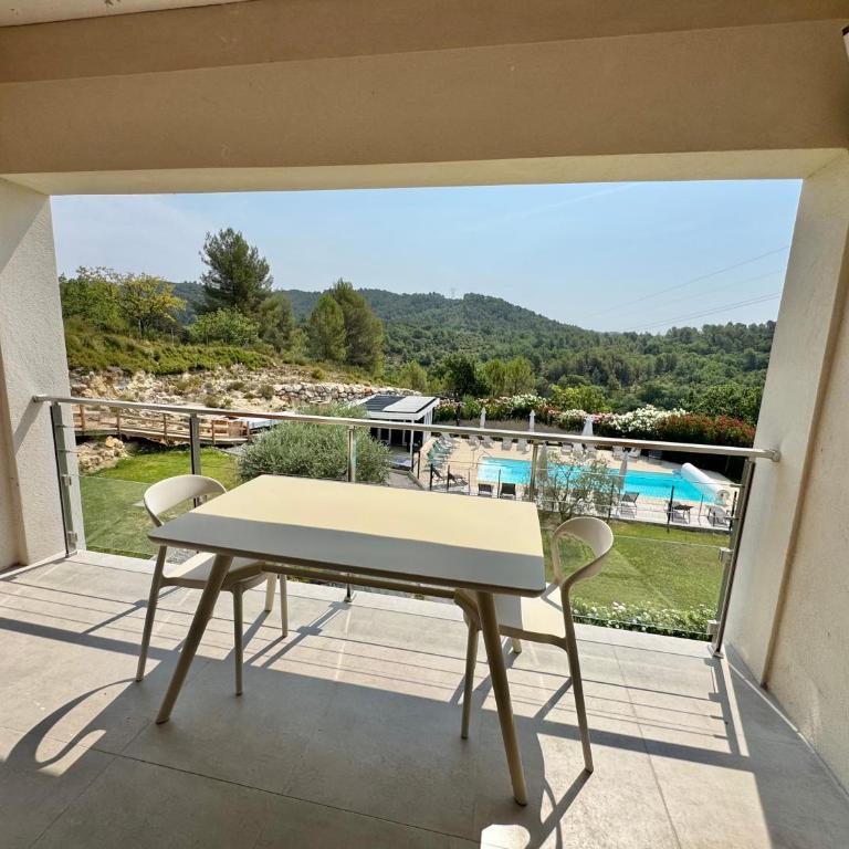 Mas des oliviers - One-Bedroom Apartment with Pool View - 2