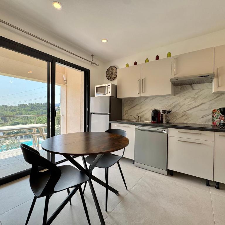 Mas des oliviers - One-Bedroom Apartment with Pool View - 12