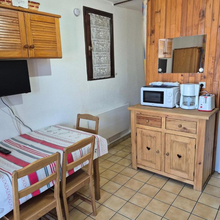 studio 4 couchages, pied des pistes - Appartement 1 Chambre - 11