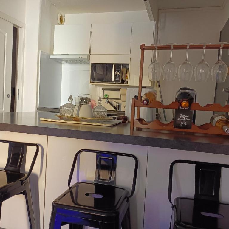 Logement de plein pied tout confort - Two-Bedroom Apartment with Terrace - 13