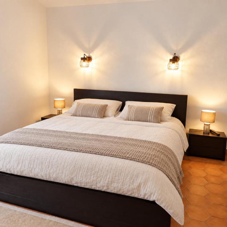 Villa provençale 4 chambres avec piscine, vue panoramique et pétanque - Maison 4 Chambres - 11
