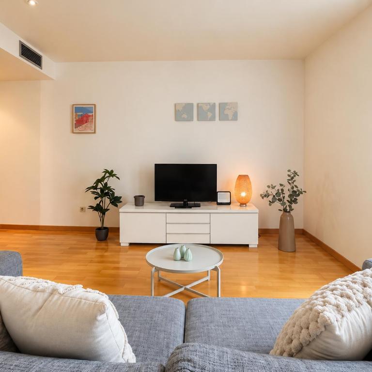 Two bedroom apartment behind the Rambla - Apartamento de 2 dormitorios - 2