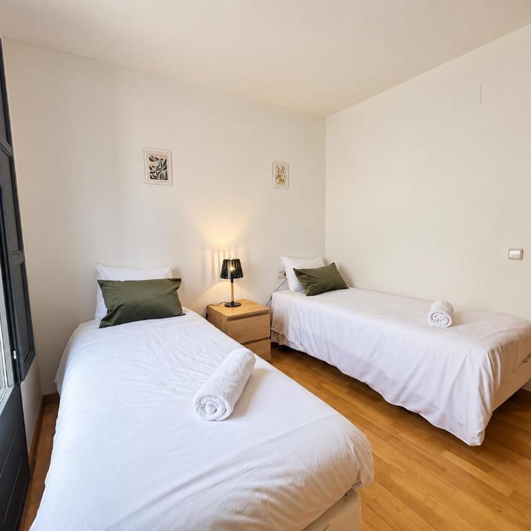 Two bedroom apartment behind the Rambla - Apartamento de 2 dormitorios - 5