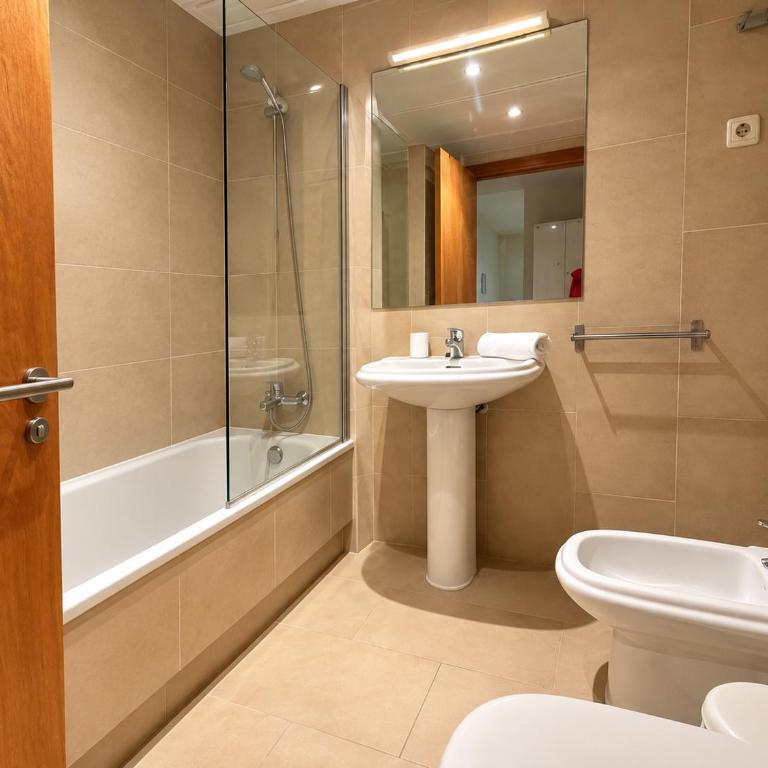 Two bedroom apartment behind the Rambla - Apartamento de 2 dormitorios - 10