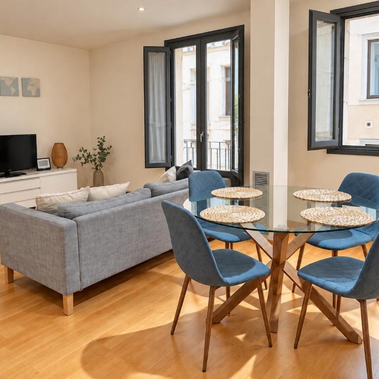 Two bedroom apartment behind the Rambla - Apartamento de 2 dormitorios - 11