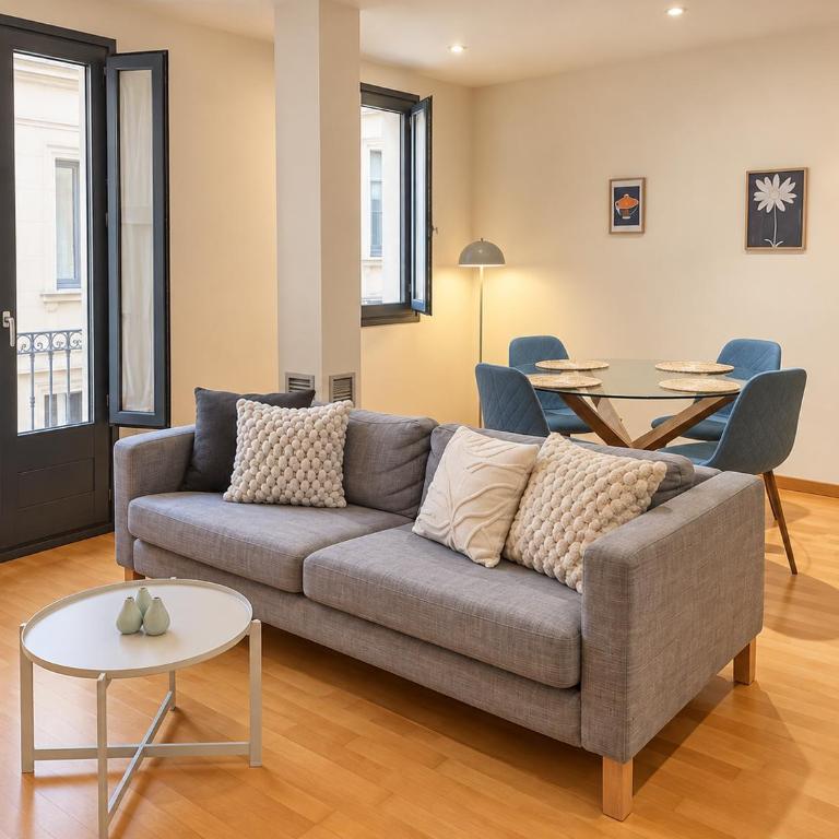 Two bedroom apartment behind the Rambla - Apartamento de 2 dormitorios - 3