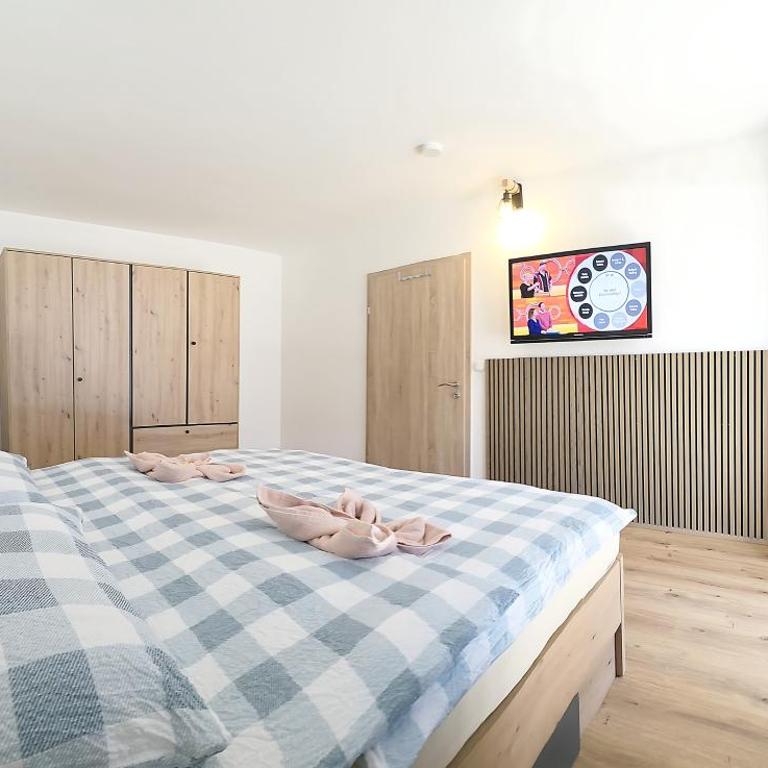 Konis Ferienwohnung - barrierearm - Deluxe-Apartment mit 2 Schlafzimmern und Gartenblick - 7