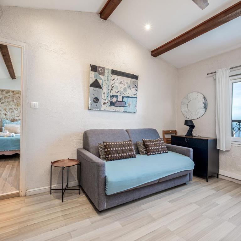 Le Mas d'Angeline-Vue mer panoramique, jardin partagé, parking, voiture indispensable, route étroite et pentue, à 10 min de Monaco - One-Bedroom Apartment with bathtub - with sea view - 6