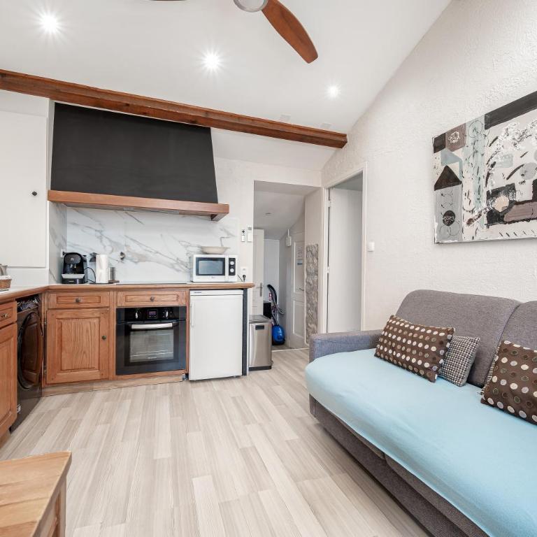 Le Mas d'Angeline-Vue mer panoramique, jardin partagé, parking, voiture indispensable, route étroite et pentue, à 10 min de Monaco - One-Bedroom Apartment with bathtub - with sea view - 9