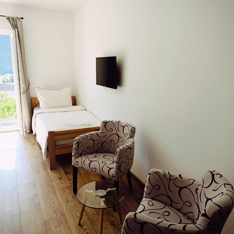 Villa Olea - Zimmer mit Kingsize-Bett und Bergblick - 8