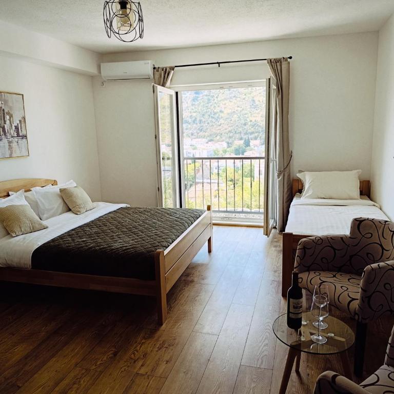 Villa Olea - Zimmer mit Kingsize-Bett und Bergblick - 10
