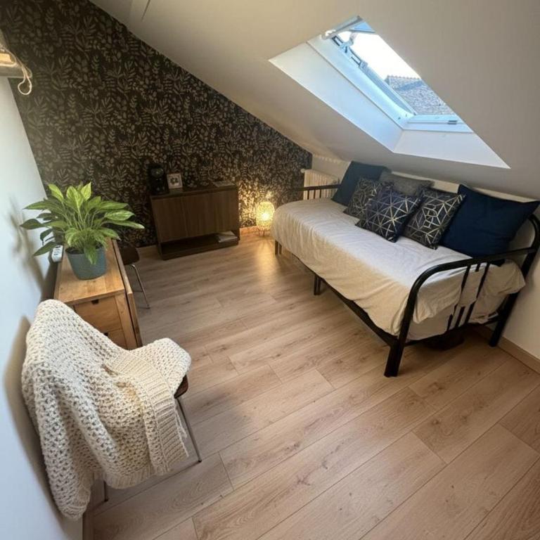 Petit cocon Proche Angers Centre Parking gratuit - Two-Bedroom Apartment - 1