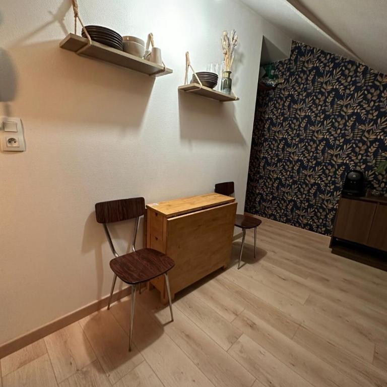 Petit cocon Proche Angers Centre Parking gratuit - Two-Bedroom Apartment - 4