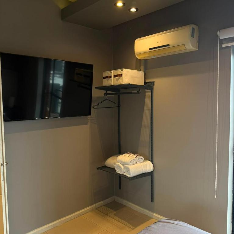 Shallor Cryss - One-Bedroom Apartment - 11