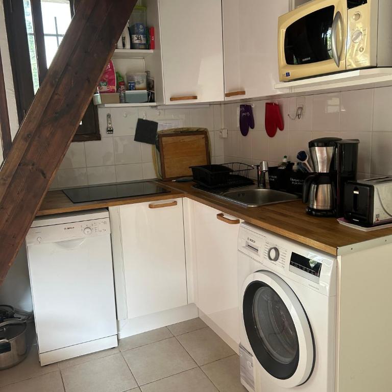 PROMO Maisonnette donnant sur la Pinède - Two-Bedroom House - 7