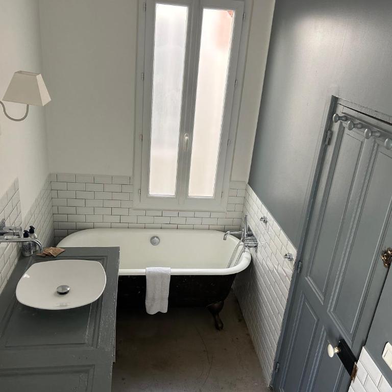Maison de caractère avec jardin arboré en Avignon - Villa - 24