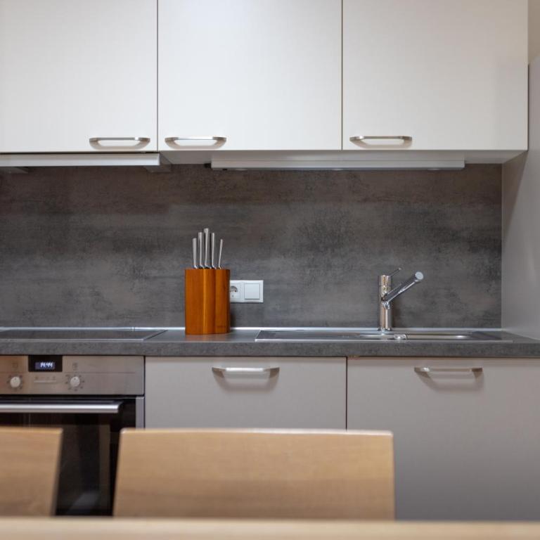 Ferienwohnung Tschanun - Apartment mit 2 Schlafzimmern und Balkon - 1