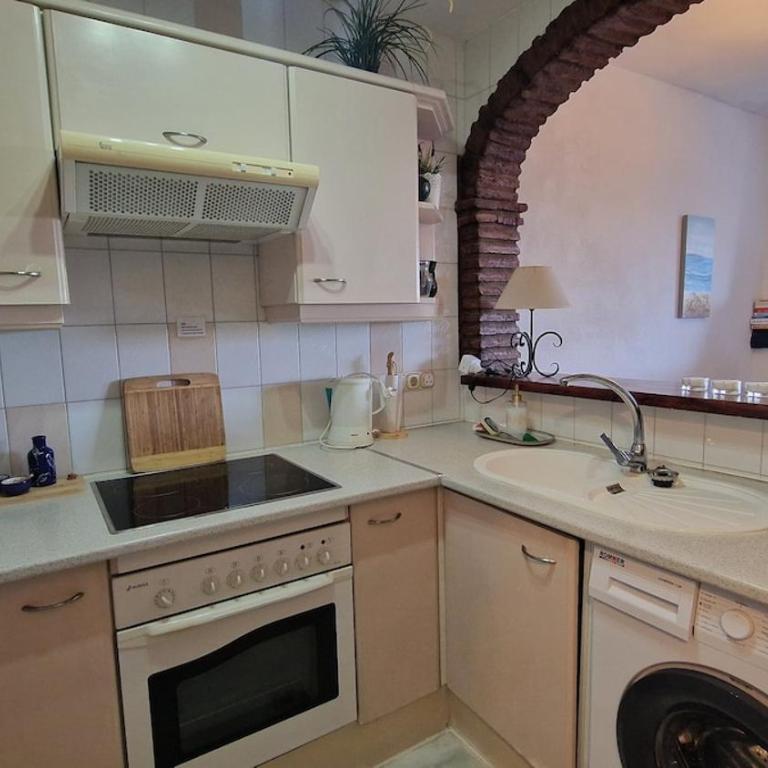 Condo with Pool & Mediterranean Views - Apartamento - 21