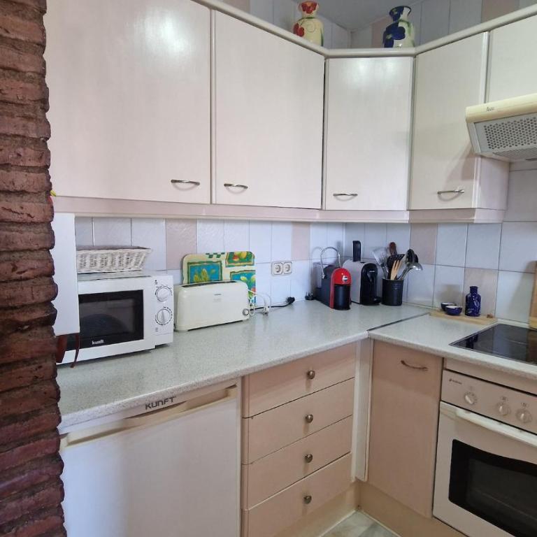 Condo with Pool & Mediterranean Views - Apartamento - 18