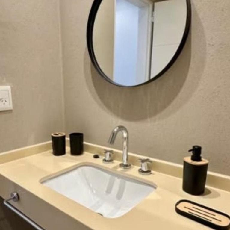 Departamento céntrico a estrenar, sobre av de la Basílica - Apartamento de 1 dormitorio - 2