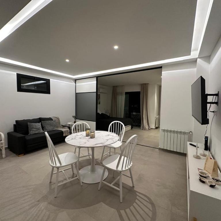 Departamento céntrico a estrenar, sobre av de la Basílica - Apartamento de 1 dormitorio - 5