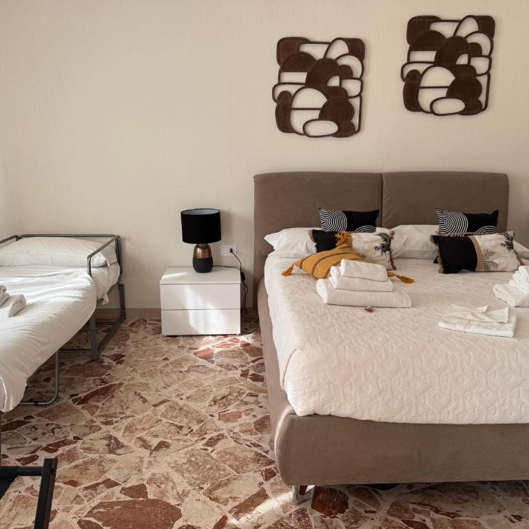 Le Chicche room&suites - Camera Matrimoniale con Letto Supplementare - 13