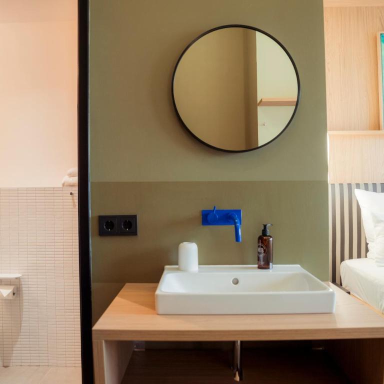 ALPAMI Boutique Glockenbach - Doppelzimmer mit Terrasse - 4