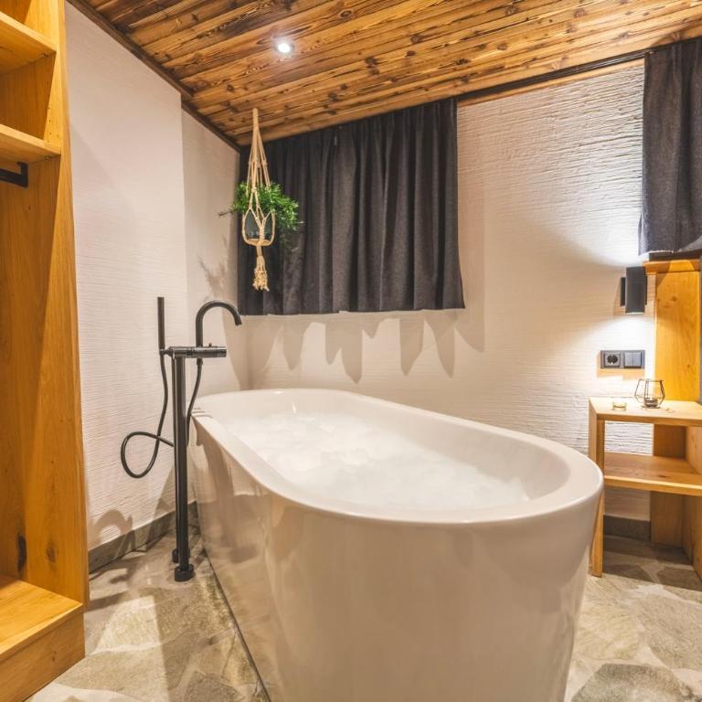 Tauernflair Premium Suites Casa Lago - Apartment mit 2 Schlafzimmern - 5
