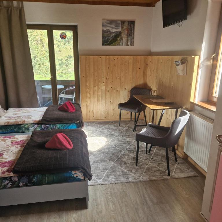 Tattoo PENSION mit Restaurant und Tattoo-Studio - Zweibettzimmer mit Balkon - 7
