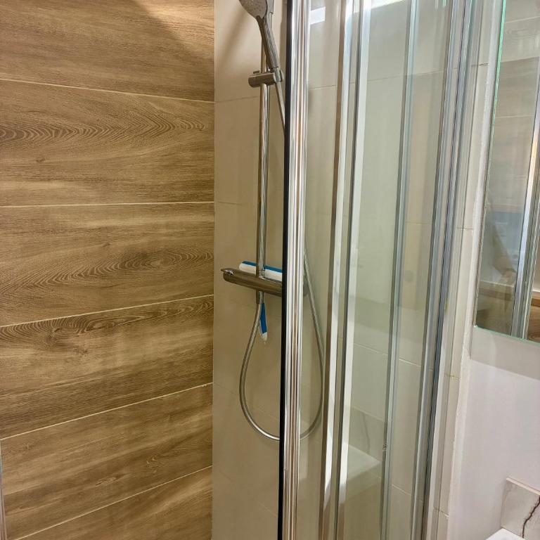 La Gravière, Cozy Studio Wifi & Parking 20M Océan Surf Plage - Studio Apartment - 5