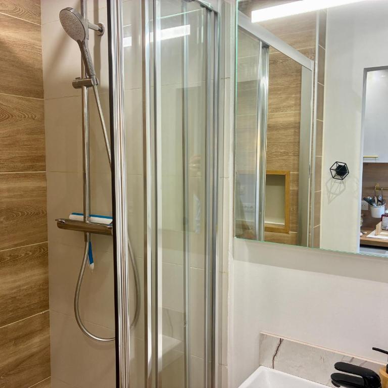 La Gravière, Cozy Studio Wifi & Parking 20M Océan Surf Plage - Studio Apartment - 8
