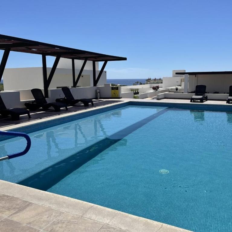 Walk to Beach, King Bed 2B2 Condo Newly Furnished - Apartment mit 2 Schlafzimmern, einem Balkon und Meerblick - 5