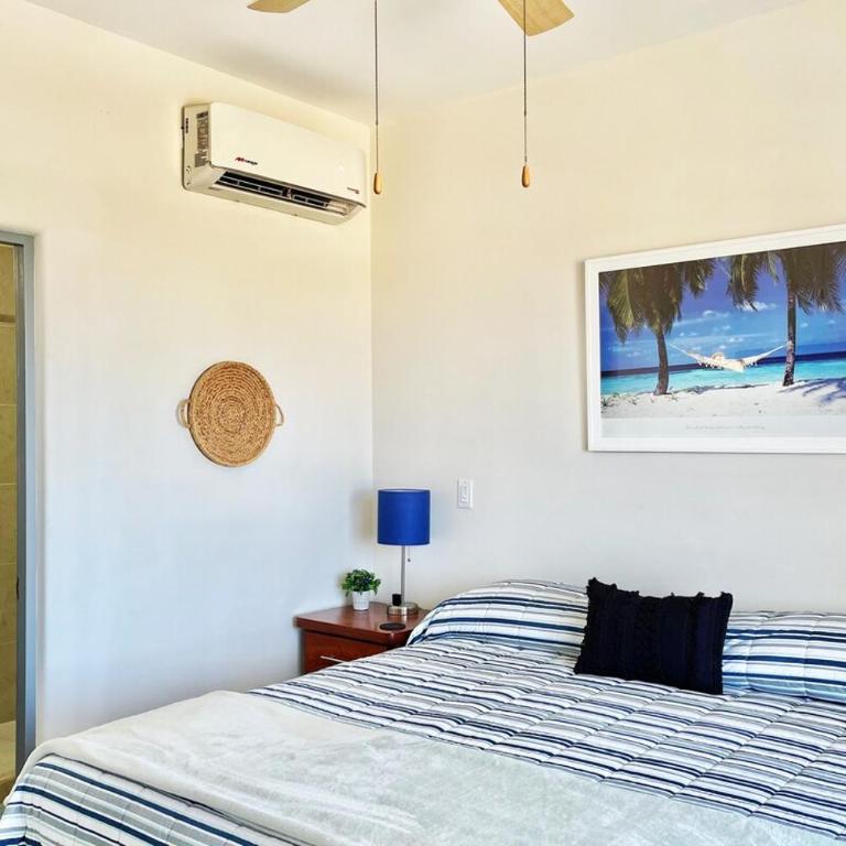 Walk to Beach, King Bed 2B2 Condo Newly Furnished - Apartment mit 2 Schlafzimmern, einem Balkon und Meerblick - 6