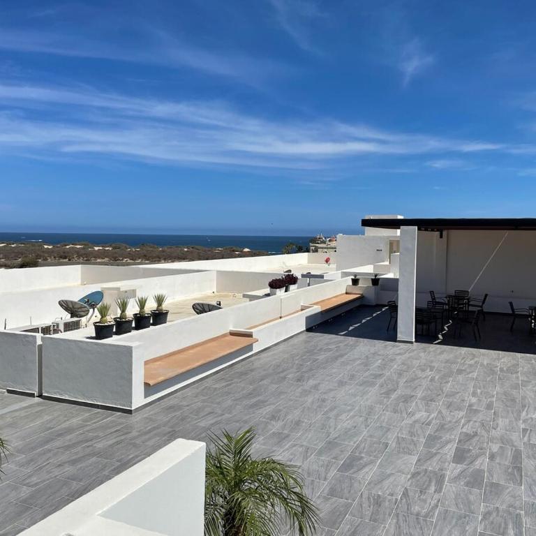 Walk to Beach, King Bed 2B2 Condo Newly Furnished - Apartment mit 2 Schlafzimmern, einem Balkon und Meerblick - 14
