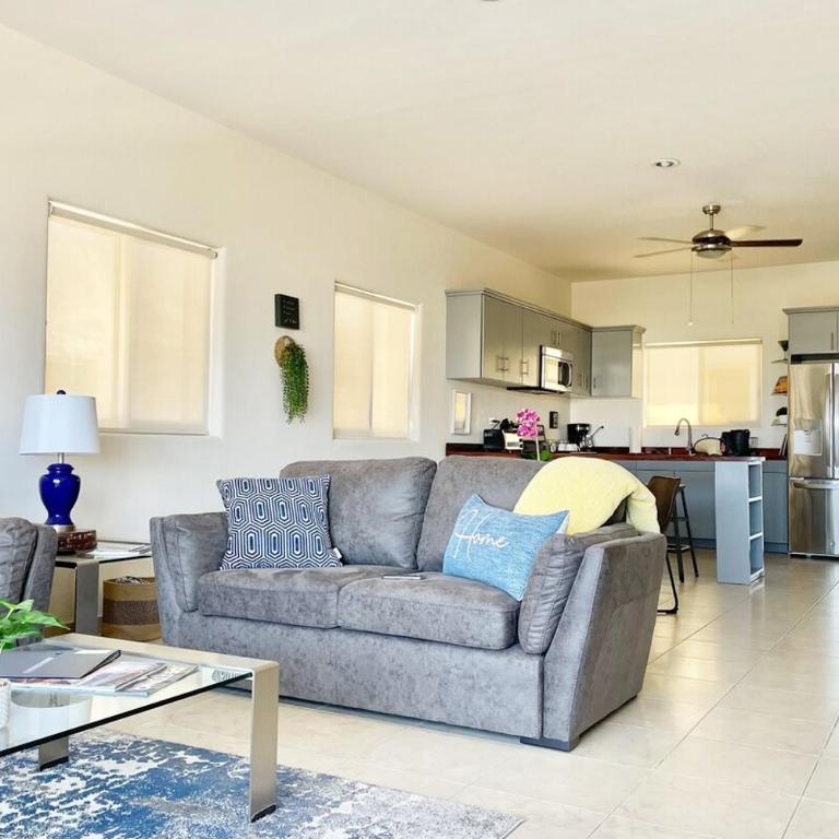 Walk to Beach, King Bed 2B2 Condo Newly Furnished - Apartment mit 2 Schlafzimmern, einem Balkon und Meerblick - 17