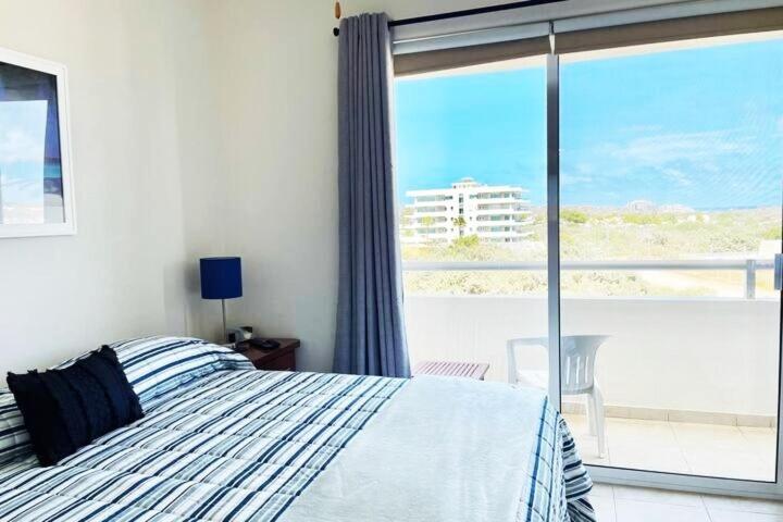 Walk to Beach, King Bed 2B2 Condo Newly Furnished - Apartment mit 2 Schlafzimmern, einem Balkon und Meerblick - 38